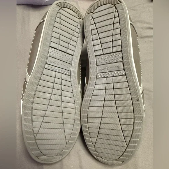 AMERICAN EAGLE Mens athletic shoes size 7 1/2 leather gray white 93239 - Picture 8 of 8